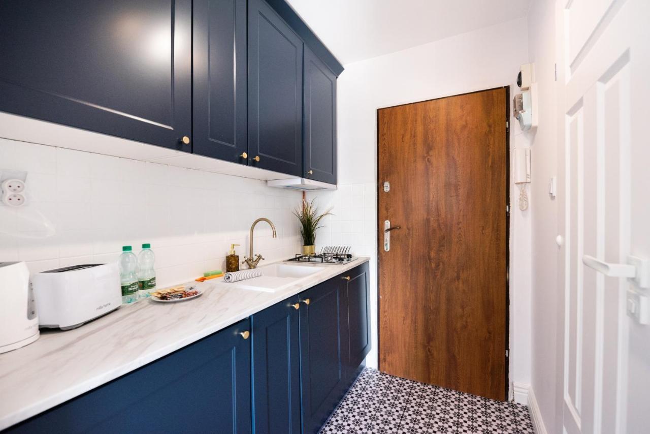 Metro Dworzec Gdanski Elegant Studio Apartment Warsaw Luaran gambar