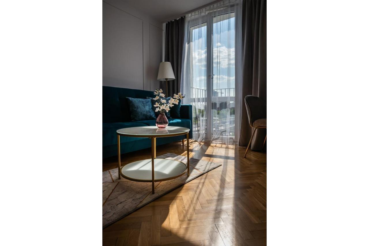 Metro Dworzec Gdanski Elegant Studio Apartment Warsaw Luaran gambar