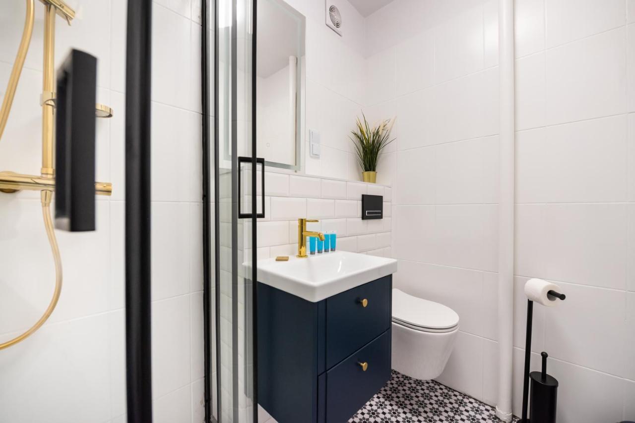 Metro Dworzec Gdanski Elegant Studio Apartment Warsaw Luaran gambar