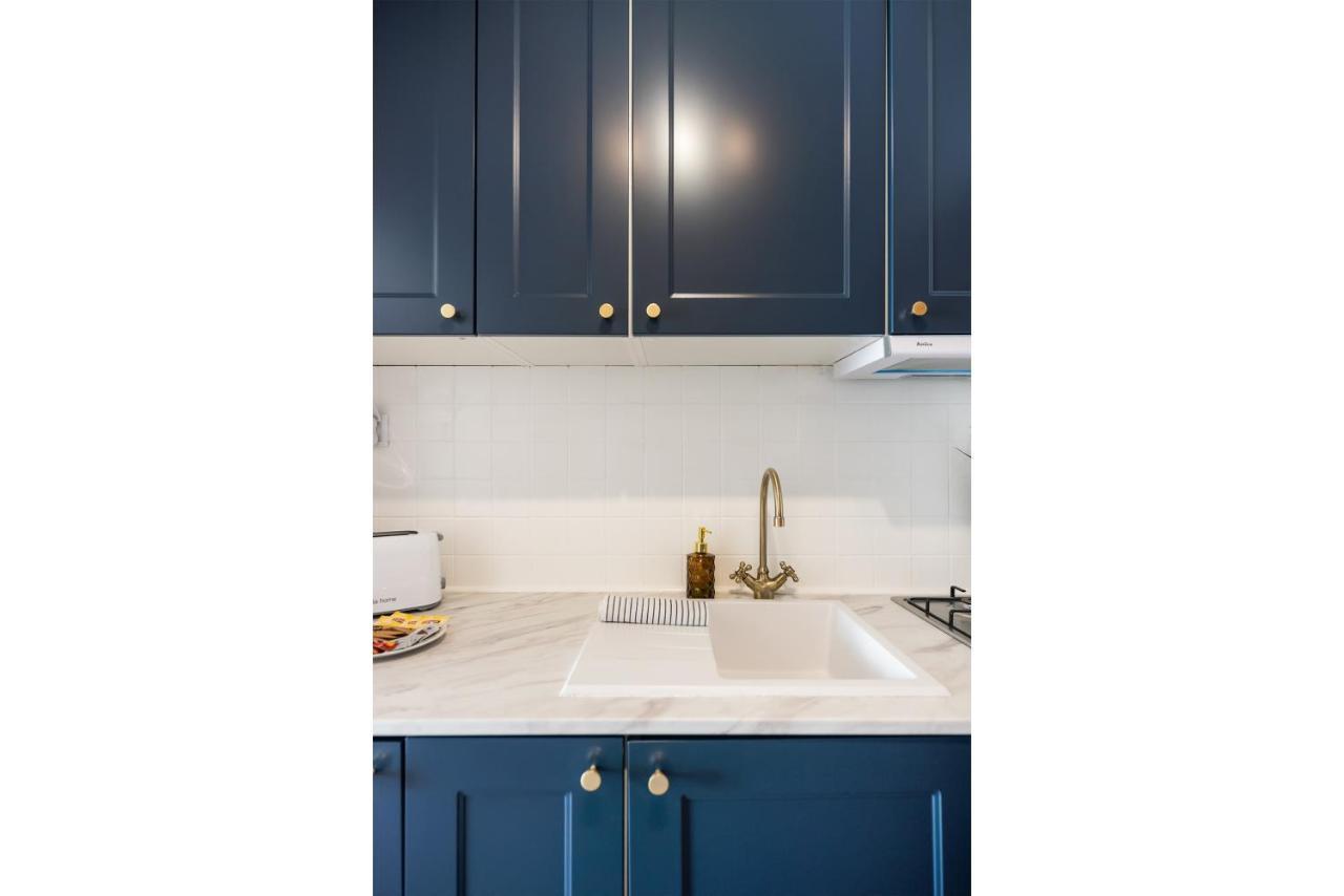 Metro Dworzec Gdanski Elegant Studio Apartment Warsaw Luaran gambar