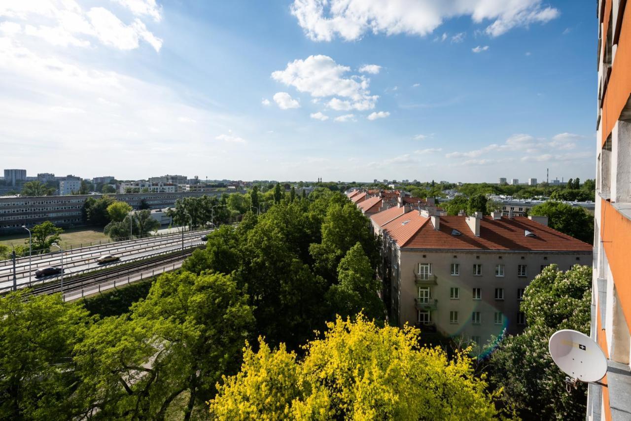Metro Dworzec Gdanski Elegant Studio Apartment Warsaw Luaran gambar