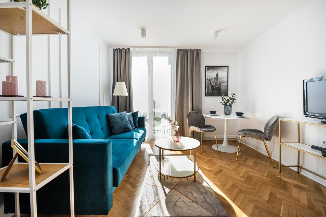 Metro Dworzec Gdanski Elegant Studio Apartment Warsaw Luaran gambar