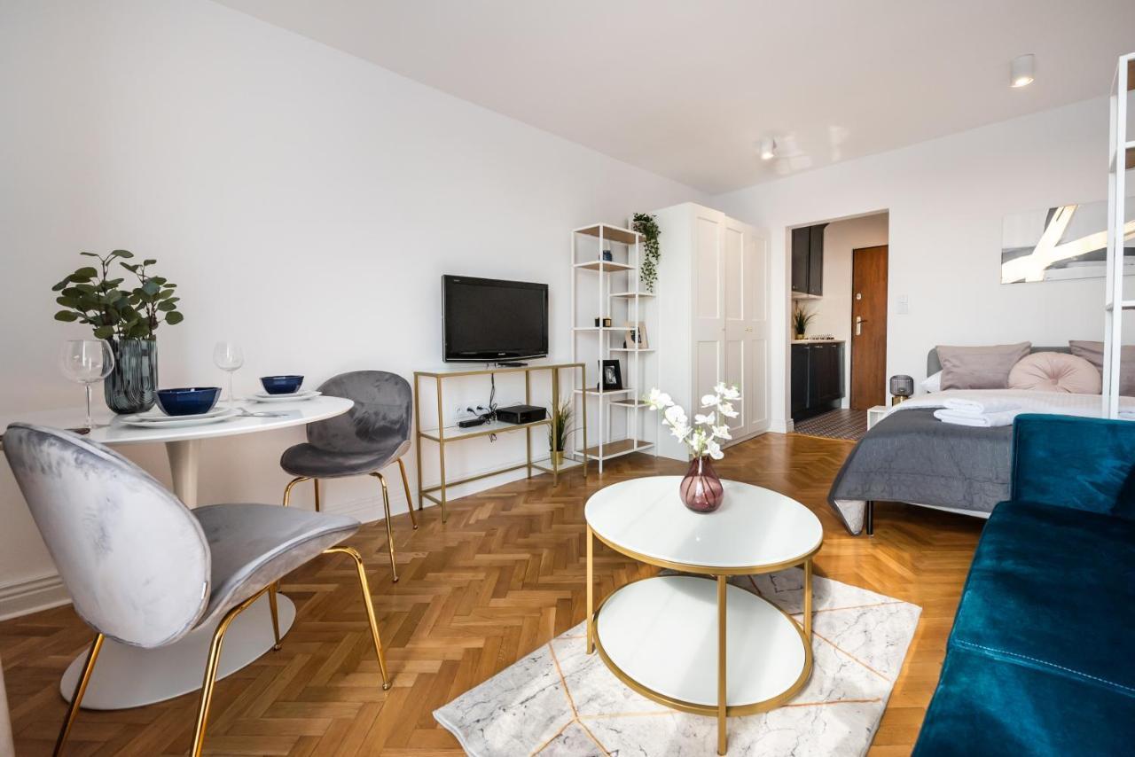 Metro Dworzec Gdanski Elegant Studio Apartment Warsaw Luaran gambar